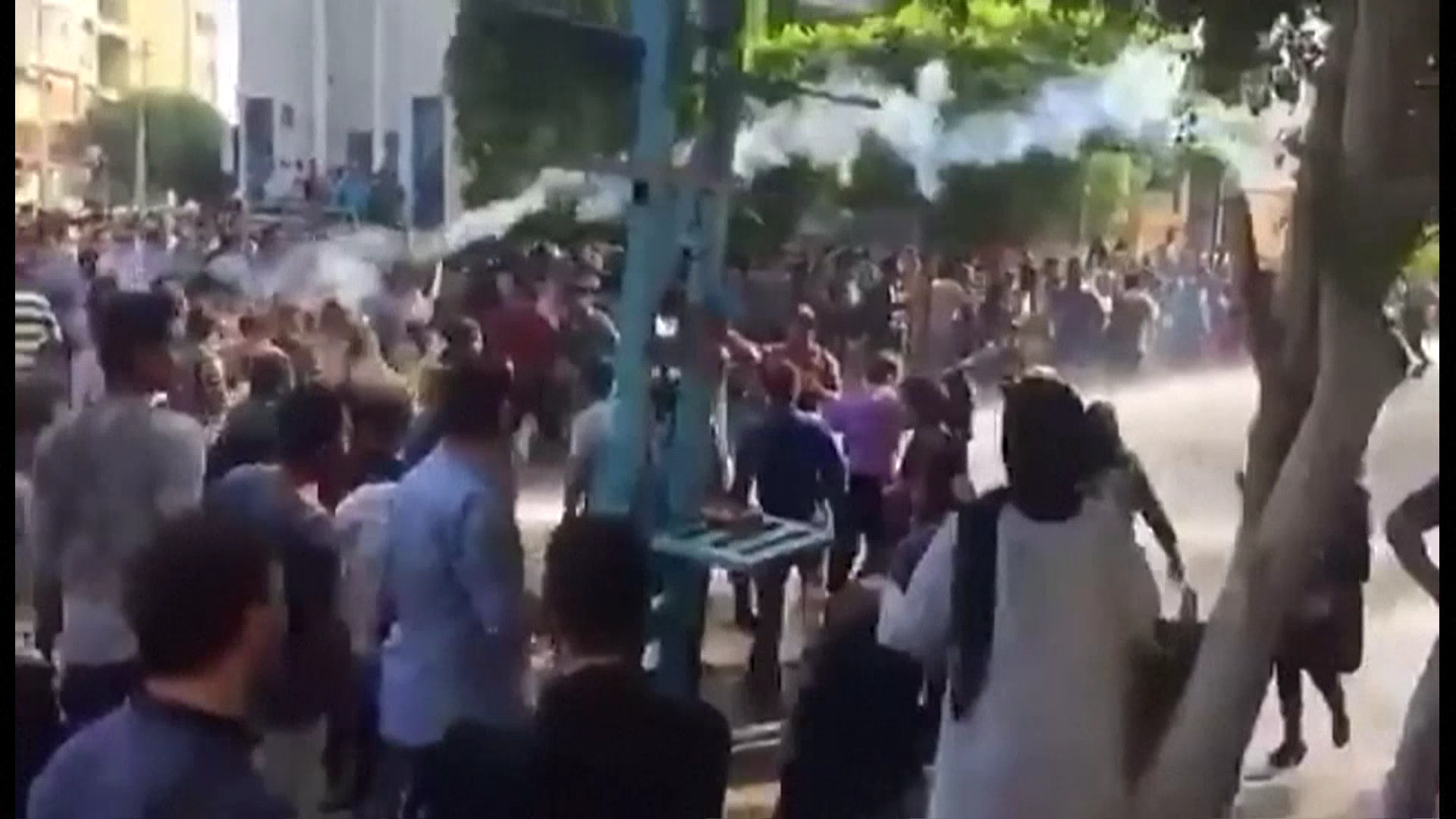 Amerîka daxwaz ji Îranê dike, hêlên Enternêtê careke din veke